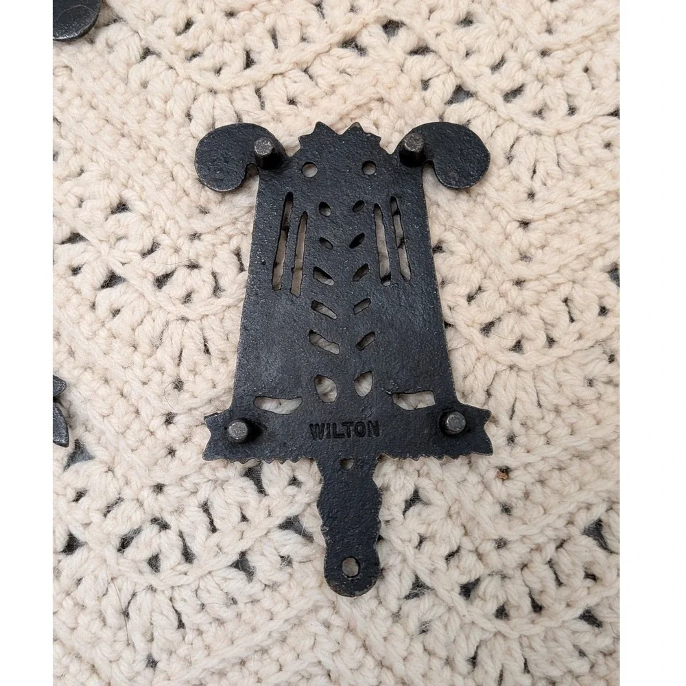 Wilton vintage cast